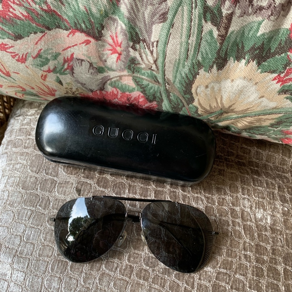GUCCI aviator sunglasses with CASE.